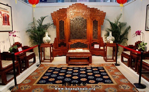 伍炳亮作品:黄花梨嵌小叶紫檀地座屏
