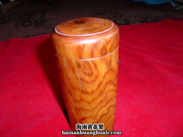 海南黄花梨工艺品：笔筒（老料制作）